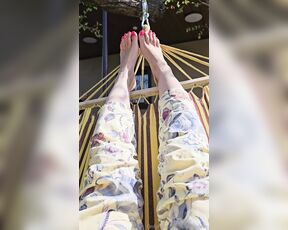 Olga Infinity Novem aka olganovem - 04-11-2024 OnlyFans Video - Toes in a hammock